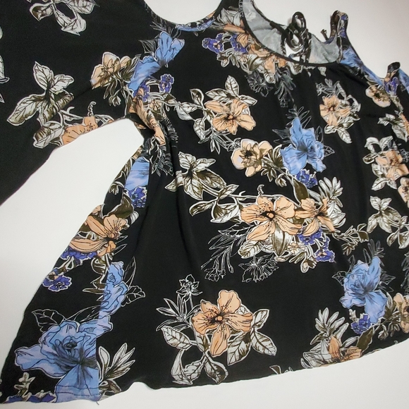 🔥FREE🔥Floral off shoulder blouse LG - Picture 6 of 8